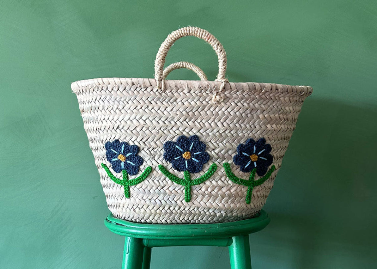 HAND EMBROIDERED MARKET BASKET, DAISY