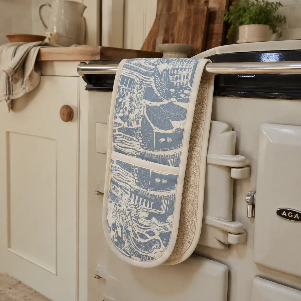 Sam Wilson Through The Fields Duck Egg Blue Oven Gloves - Main