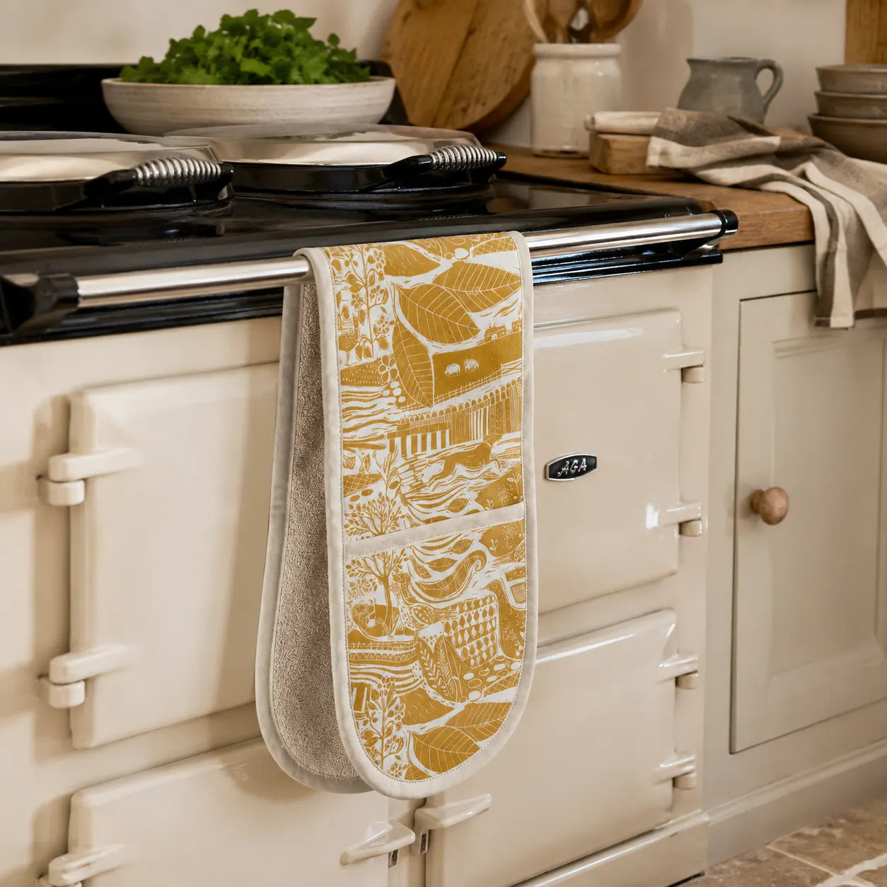 Sam Wilson Through The Fields Ochre Oven Gloves - Main