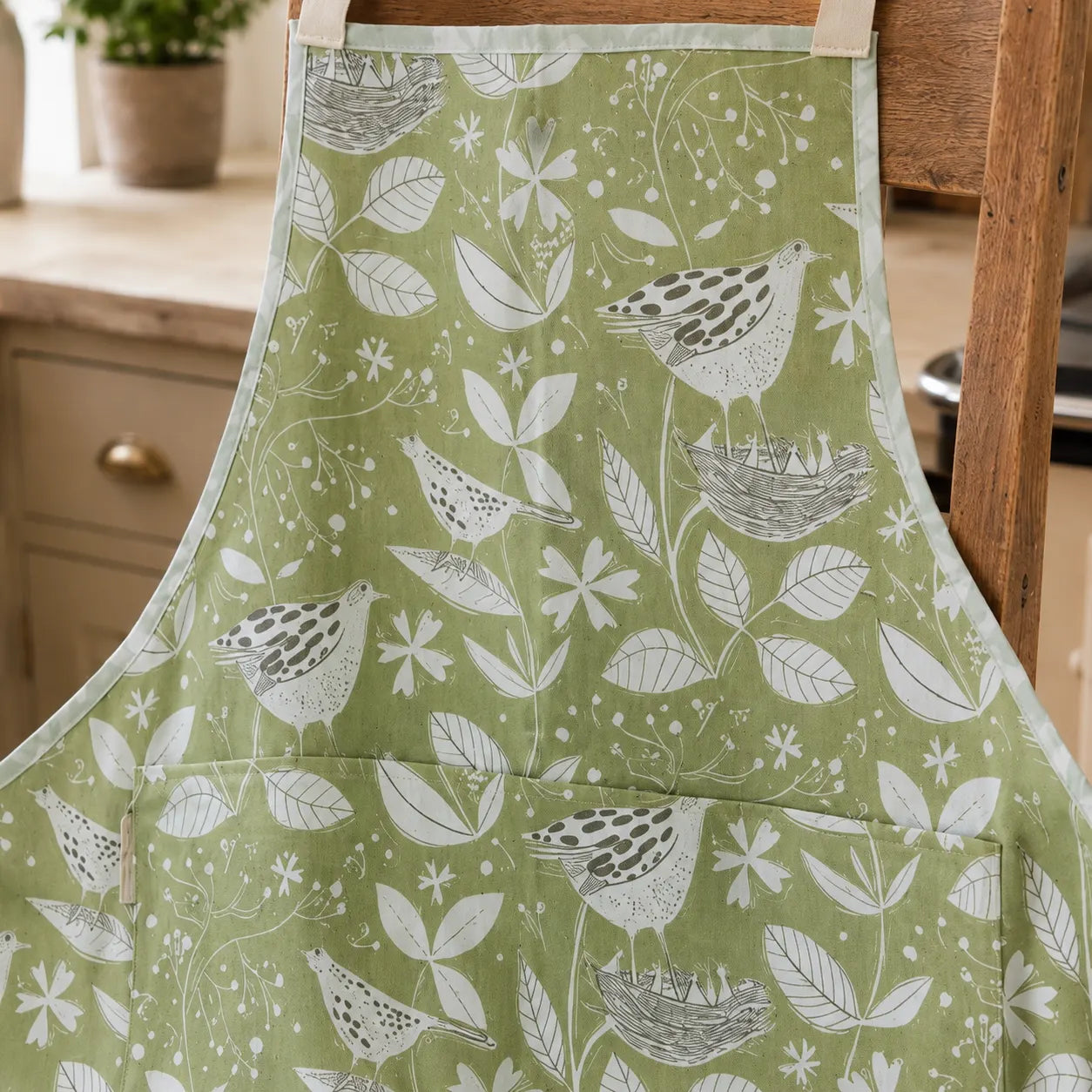 Sam Wilson Hedgerow Apron - Zoomed