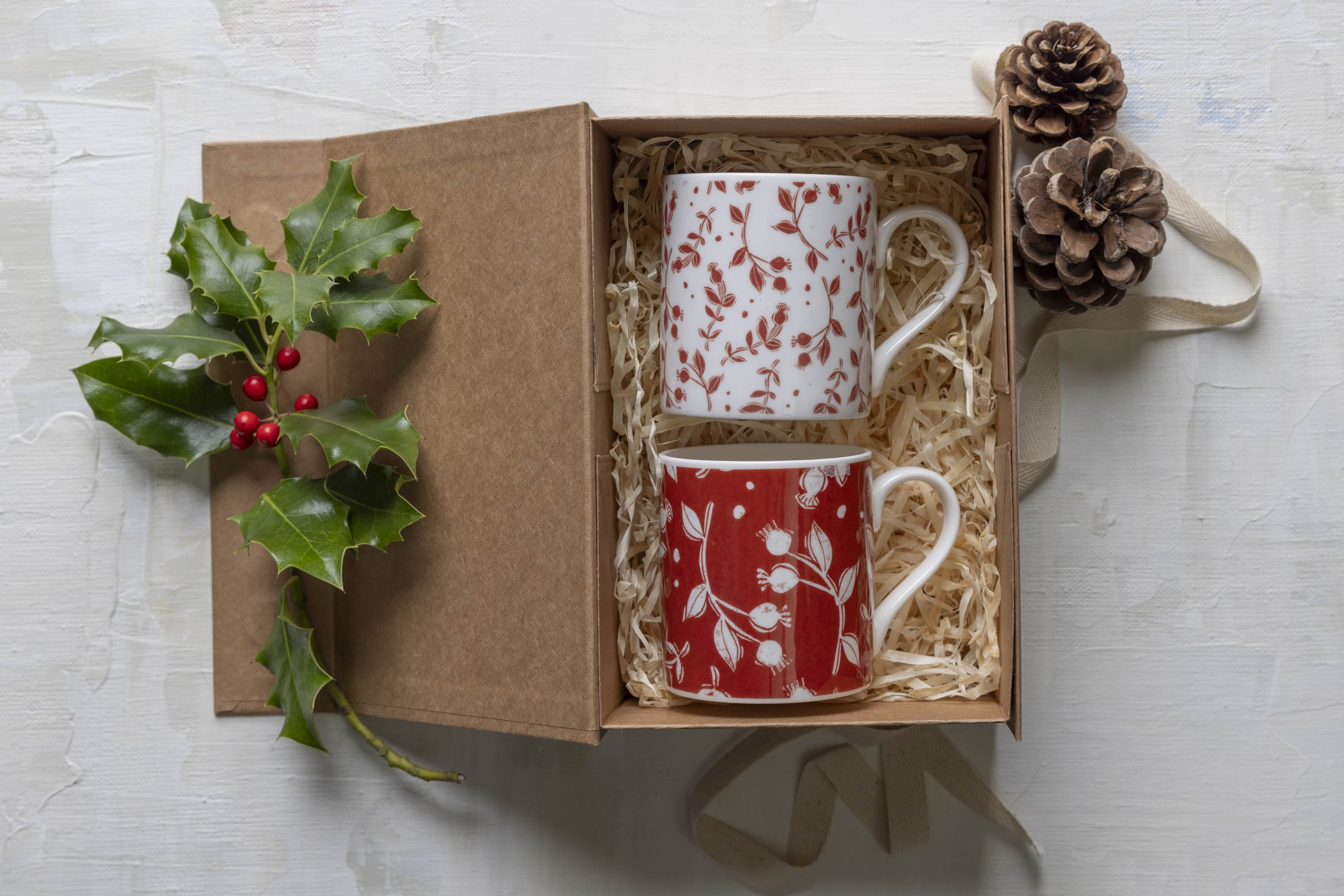 Red and White Rosehip Mug Gift Set