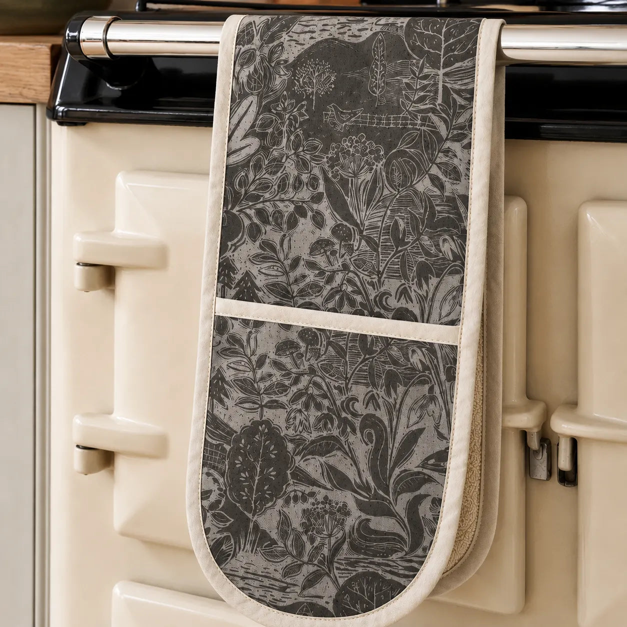 Sam Wilson New Owl and Fox Oven Gloves - Zoomed