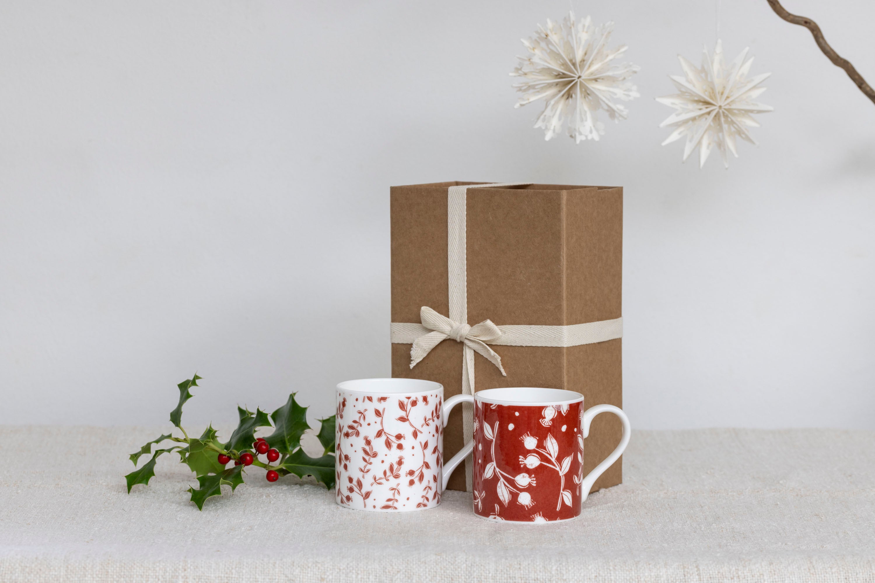 Red and White Rosehip Mug Gift Set