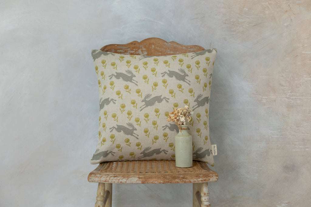 Sam Wilson Running Hare Grey/Green Clover Linen Cushion – Sam